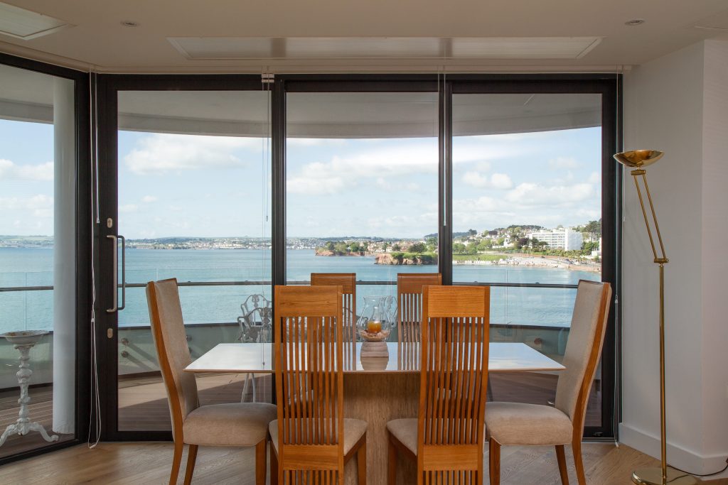 Dining area with Visoglide Plus Sliding Doors